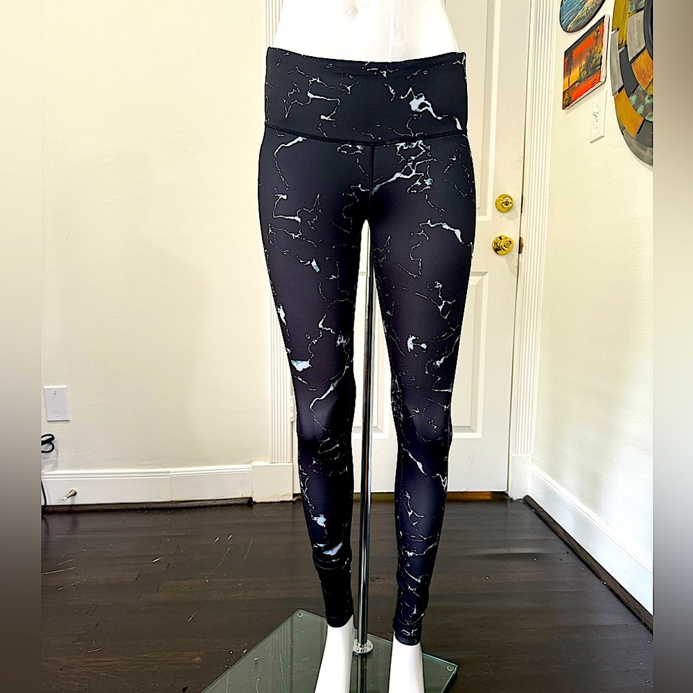 BUBBLELIME Black and White Marble leggings, size extra small, secret pocket
